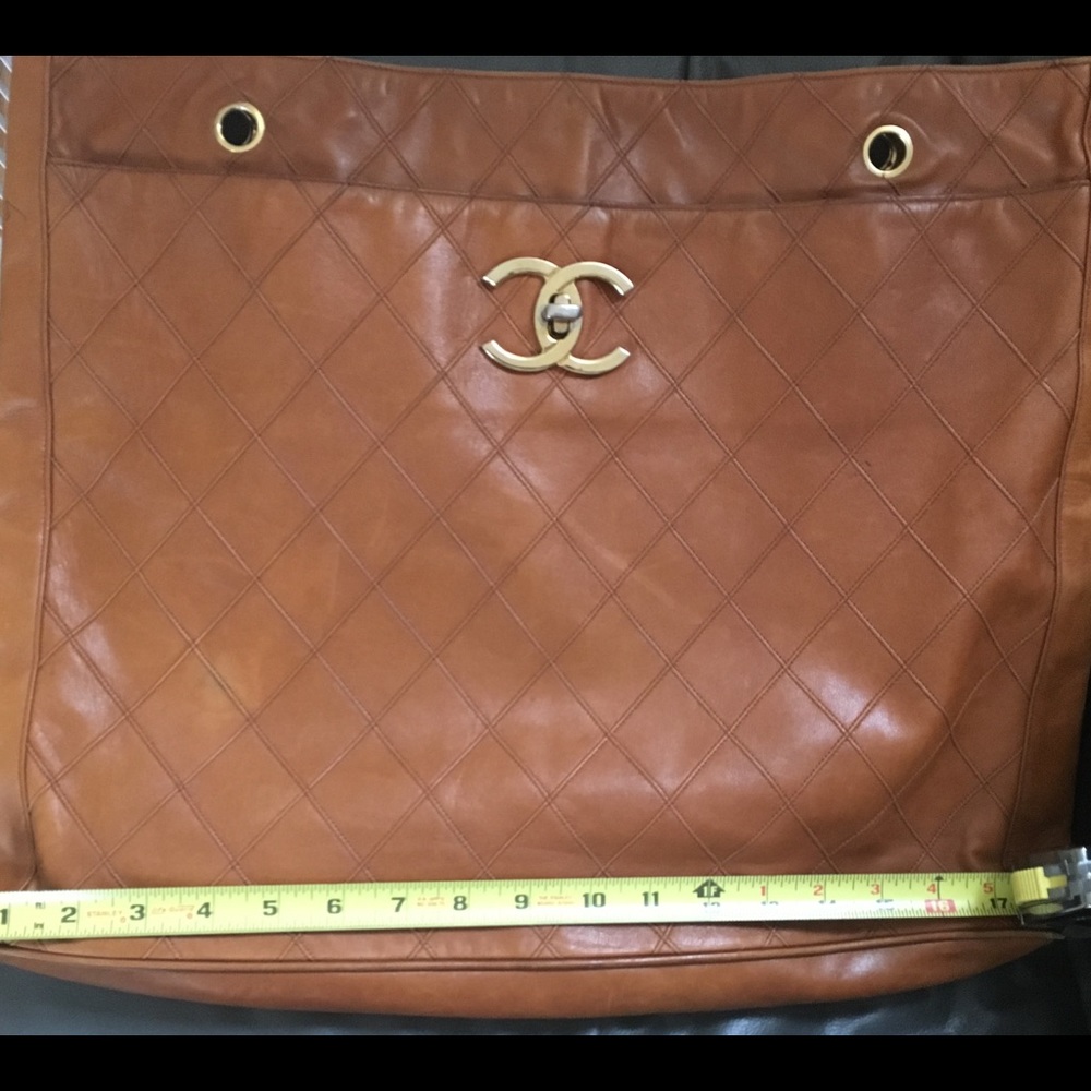 CHANEL.💯% authentic vintage leather bag-massive! - Picture 5 of 8